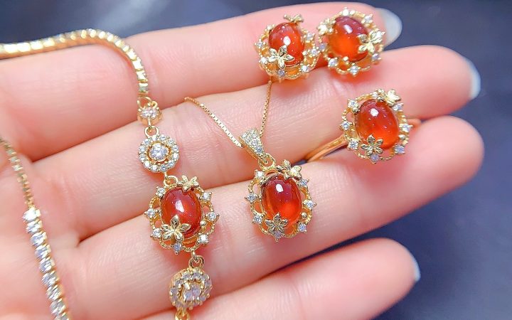 Daphne Garnet Jewelry Set